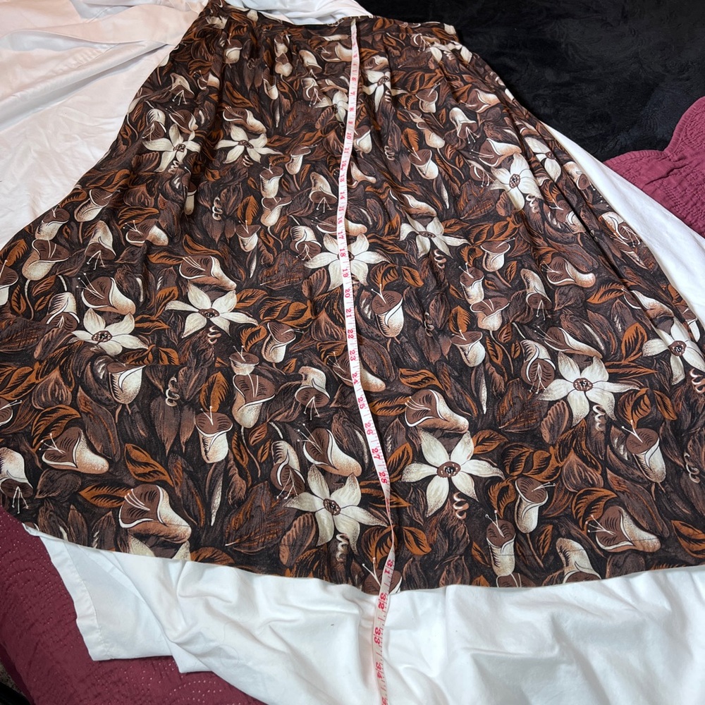 Sag Harbor cream floral Midi A-line Skirt with Pleats